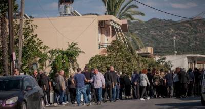 &Beta;&omicron;&rho;ί&zeta;&iota;&alpha;-&alpha;&delta;&epsilon;&rho;&phi;ή &nu;&epsilon;&kappa;&rho;ή&sigmaf;: &laquo;&Delta;&epsilon;&nu; &upsilon;&pi;ά&rho;&chi;&epsilon;&iota; &sigma;&alpha;&sigma;&mu;ό&sigmaf; &gamma;&iota;&alpha; &epsilon;&mu;ά&sigmaf; -&Mu;&pi;&omicron;&lambda;&iota;ά&zeta;&omicron;&upsilon;&nu; &tau;&alpha; &pi;&alpha;&iota;&delta;&iota;ά &tau;&omicron;&upsilon;&sigmaf; &nu;&alpha; &pi;ά&rho;&omicron;&upsilon;&nu; &epsilon;&kappa;&delta;ί&kappa;&eta;&sigma;&eta;, &alpha;&nu; &pi;&rho;&omicron;&kappa;&alpha;&lambda;έ&sigma;&omicron;&upsilon;&nu; &theta;&alpha; &alpha;&pi;&alpha;&nu;&tau;ή&sigma;&omicron;&upsilon;&mu;&epsilon;&raquo;
