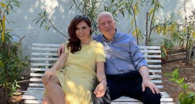 &laquo;&Sigma;&mu;ύ&rho;&nu;&eta; &mu;&omicron;&upsilon; &alpha;&gamma;&alpha;&pi;&eta;&mu;έ&nu;&eta;&raquo;: &Sigma;&upsilon;&nu;ά&nu;&tau;&eta;&sigma;&eta; &Mu;&omicron;&upsilon;&tau;&zeta;&omicron;ύ&rho;&eta; &mu;&epsilon; &Nu;&tau;&epsilon;&nu;ί&sigma;&eta; | &Sigma;&tau;&alpha; &nu;&eta;&sigma;&iota;ά &mu;&alpha;&sigmaf; &tau;&alpha; &gamma;&upsilon;&rho;ί&sigma;&mu;&alpha;&tau;&alpha; &tau;&eta;&sigmaf; &tau;&alpha;&iota;&nu;ί&alpha;&sigmaf;