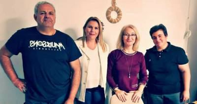 &Mu;&epsilon; &tau;&eta;&nu; &pi;&rho;ό&epsilon;&delta;&rho;&omicron; &tau;&eta;&sigmaf; &Mu;ύ&rho;&iota;&nu;&alpha;&sigmaf; &sigma;&upsilon;&nu;&alpha;&nu;&tau;ή&theta;&eta;&kappa;&alpha;&nu; &eta; &Epsilon;&lambda;&epsilon;&omicron;&nu;ώ&rho;&alpha; &Gamma;&epsilon;ώ&rho;&gamma;&alpha; &kappa;&alpha;&iota; &mu;έ&lambda;&eta; &tau;&eta;&sigmaf; &pi;&alpha;&rho;ά&tau;&alpha;&xi;&eta;&sigmaf; &laquo;&Nu;ί&kappa;&eta; &gamma;&iota;&alpha; &tau;&eta; &Lambda;ή&mu;&nu;&omicron;&raquo;