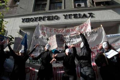 &Sigma;&tau;&eta;&nu; έ&xi;&omicron;&delta;&omicron; 2.500 &gamma;&iota;&alpha;&tau;&rho;&omicron;ί