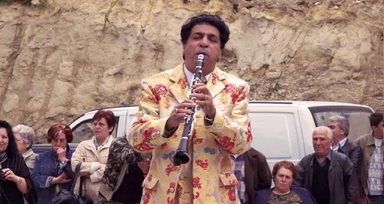 Έ&phi;&upsilon;&gamma;&epsilon; &alpha;&pi;ό &tau;&eta; &zeta;&omega;ή &omicron; &laquo;&beta;&alpha;&sigma;&iota;&lambda;&iota;ά&sigmaf;&raquo; &tau;&omicron;&upsilon; &kappa;&lambda;&alpha;&rho;ί&nu;&omicron;&upsilon; &Gamma;&iota;ώ&rho;&gamma;&omicron;&sigmaf; &Mu;ά&gamma;&gamma;&alpha;&sigmaf;