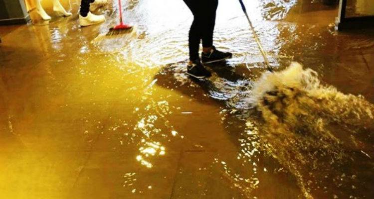 Ζημίες υπέστη κατάστημα της Μύρινας | Πλημμύρισε το υπόγειο του