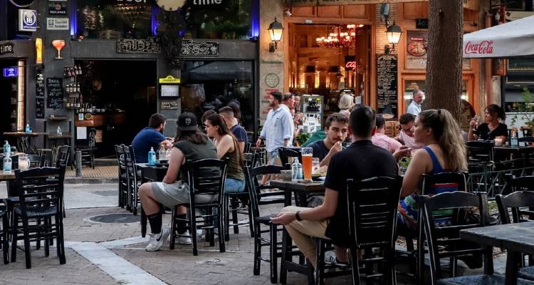 Αυτή είναι η ΚΥΑ για τα υπαίθρια κέντρα διασκέδασης: Μόνο για εμβολιασμένους και νοσήσαντες