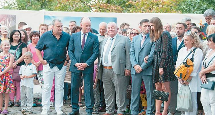 SDNA: &Omicron; &mu;&epsilon;&gamma;&alpha;&lambda;&omicron;&kappa;&alpha;&tau;&alpha;&sigma;&kappa;&epsilon;&upsilon;&alpha;&sigma;&tau;ή&sigmaf; &Pi;&alpha;&nu;&tau;&epsilon;&lambda;ή&sigmaf; &Mu;&pi;&omicron;ύ&mu;&pi;&omicron;&upsilon;&rho;&alpha;&sigmaf; &mu;&pi;&alpha;ί&nu;&epsilon;&iota; &sigma;&tau;&omicron;&nu; &Gamma;&Sigma;&Lambda; &Phi;ά&rho;&omicron;!