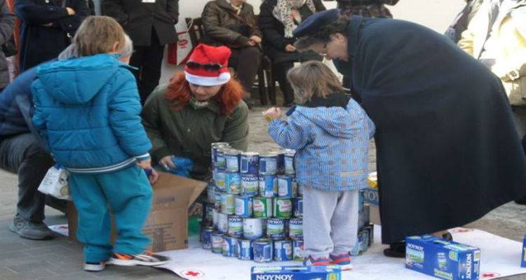 &Eta; &Lambda;ή&mu;&nu;&omicron;&sigmaf; &laquo;&sigma;&tau;ό&lambda;&iota;&sigma;&epsilon;&raquo; &tau;&omicron; &delta;έ&nu;&tau;&rho;&omicron; &alpha;&pi;ό &gamma;ά&lambda;&alpha; &kappa;&alpha;&iota; &mu;&omicron;ί&rho;&alpha;&sigma;&epsilon; &alpha;&gamma;ά&pi;&eta; (photos)