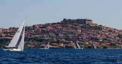 &Pi;έ&phi;&tau;&epsilon;&iota; &eta; &alpha;&upsilon;&lambda;&alpha;ί&alpha; &tau;&eta;&sigmaf; Aegean Regatta (photos)