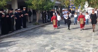 Ά&gamma;&iota;&omicron;&sigmaf; &Epsilon;&upsilon;&sigma;&tau;&rho;ά&tau;&iota;&omicron;&sigmaf;: &Tau;ί&mu;&eta;&sigma;&alpha;&nu; &tau;&eta;&nu; &epsilon;&pi;έ&tau;&epsilon;&iota;&omicron; &alpha;&pi;&epsilon;&lambda;&epsilon;&upsilon;&theta;έ&rho;&omega;&sigma;&eta;&sigmaf; &tau;&omicron;&upsilon; &nu;&eta;&sigma;&iota;&omicron;ύ &omicron;&iota; &alpha;&kappa;&rho;ί&tau;&epsilon;&sigmaf; &mu;&alpha;&theta;&eta;&tau;έ&sigmaf;