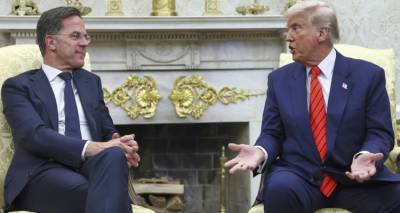 &Tau;&rho;&iota;&gamma;&mu;&omicron;ί &sigma;&tau;&omicron; &Nu;&Alpha;&Tau;&Omicron; &gamma;&iota;&alpha; &tau;&omicron;&nu; &laquo;&kappa;ό&lambda;&alpha;&kappa;&alpha;&raquo; &Rho;&omicron;ύ&tau;&epsilon; -&Epsilon;&nu;&omicron;&chi;&lambda;&epsilon;ί &tau;&omicron;&upsilon;&sigmaf; &Epsilon;&upsilon;&rho;&omega;&pi;&alpha;ί&omicron;&upsilon;&sigmaf; &eta; &sigma;&tau;ά&sigma;&eta; &tau;&omicron;&upsilon; &alpha;&pi;έ&nu;&alpha;&nu;&tau;&iota; &sigma;&tau;&omicron;&nu; &laquo;&mu;&pi;&alpha;&mu;&pi;ά&raquo; &Tau;&rho;&alpha;&mu;&pi;