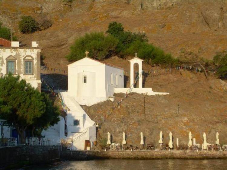 Πλήθος κόσμου θα τιμήσει και φέτος τους Ιερούς Ναούς των Αγίων Παρασκευής και Παντελεήμονα το διήμερο των εορτών