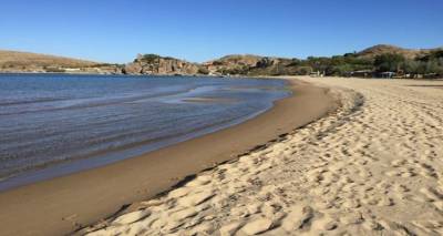 &Lambda;ή&mu;&nu;&omicron;&sigmaf;: &Rho;&eta;&chi;ά &Nu;&epsilon;&rho;ά&hellip; ό&nu;&omicron;&mu;&alpha; &kappa;&alpha;&iota; &pi;&rho;ά&gamma;&mu;&alpha; | &laquo;&Phi;&epsilon;ύ&gamma;&epsilon;&iota;&raquo; &eta; &theta;ά&lambda;&alpha;&sigma;&sigma;&alpha;