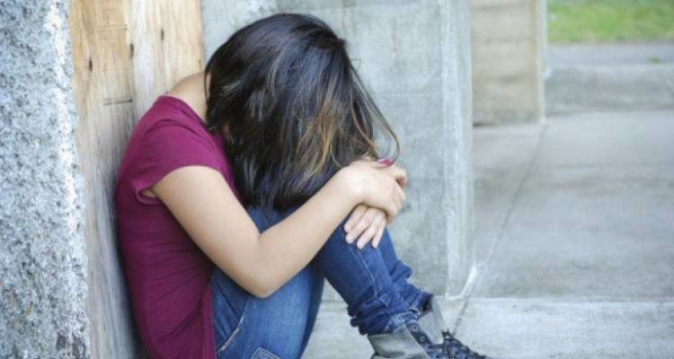 Σοκ στα Γρεβενά: 45χρονος κακοποιούσε 12χρονη εν γνώση της μητέρας της | Οσα κατέθεσε η μικρή