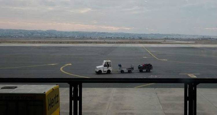 &Alpha;&upsilon;&sigma;&tau;&rho;ί&alpha;: &Mu;&alpha;&rho;&omicron;&kappa;&iota;&nu;ή &epsilon;ί&chi;&epsilon; &sigma;&tau;&iota;&sigmaf; &beta;&alpha;&lambda;ί&tau;&sigma;&epsilon;&sigmaf; &tau;&eta;&sigmaf; &tau;&alpha; &sigma;&pi;&lambda;ά&chi;&nu;&alpha; &tau;&omicron;&upsilon; &sigma;&upsilon;&zeta;ύ&gamma;&omicron;&upsilon; &tau;&eta;&sigmaf;