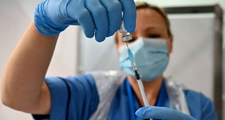 Βρετανία – Κορονοϊός : Μεγάλη έρευνα για τη μείξη και την αποτελεσματικότητα των εμβολίων