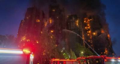 &Sigma;&omicron;&kappa;: &Phi;&lambda;έ&gamma;&omicron;&nu;&tau;&alpha;&iota; &alpha;&kappa;ό&mu;&eta; &omicron;&iota; &omicron;&upsilon;&rho;&alpha;&nu;&omicron;&xi;ύ&sigma;&tau;&epsilon;&sigmaf; &mu;&epsilon; &tau;&alpha; 2.000 &delta;&iota;&alpha;&mu;&epsilon;&rho;ί&sigma;&mu;&alpha;&tau;&alpha; &sigma;&tau;&omicron; &Chi;&omicron;&nu;&gamma;&kappa; &Kappa;&omicron;&nu;&gamma;&kappa; | 13 &nu;&epsilon;&kappa;&rho;&omicron;ί &kappa;&alpha;&iota; &epsilon;&gamma;&kappa;&lambda;&omega;&beta;&iota;&sigma;&mu;έ&nu;&omicron;&iota;