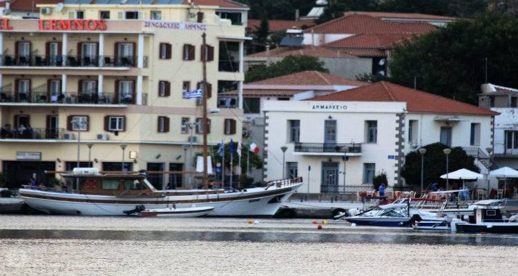 &Lambda;ή&mu;&nu;&omicron;&sigmaf;: &Sigma;&tau;&omicron; &alpha;&sigma;&tau;&upsilon;&nu;&omicron;&mu;&iota;&kappa;ό &tau;&mu;ή&mu;&alpha; &omicron;&iota; &delta;&eta;&mu;&omicron;&tau;&iota;&kappa;&omicron;ί &sigma;ύ&mu;&beta;&omicron;&upsilon;&lambda;&omicron;&iota; &Mu;&omicron;&sigma;&chi;ά&kappa;&eta;&sigmaf; &ndash; &Pi;&alpha;&pi;&alpha;&lambda;&iota;ά&sigmaf;