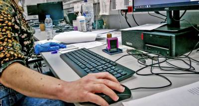 &Delta;&eta;&mu;ό&sigma;&iota;&omicron;&iota; &upsilon;&pi;ά&lambda;&lambda;&eta;&lambda;&omicron;&iota; &kappa;&alpha;&iota; έ&nu;&sigma;&tau;&omicron;&lambda;&omicron;&iota;: &Pi;ό&sigma;&omicron; &omega;&phi;&epsilon;&lambda;&omicron;ύ&nu;&tau;&alpha;&iota; &alpha;&pi;ό &tau;&omicron; &kappa;&alpha;&lambda;ά&theta;&iota; &tau;&eta;&sigmaf; &Delta;&Epsilon;&Theta; -&Tau;&alpha; &mu;έ&tau;&rho;&alpha; &pi;&omicron;&upsilon; &alpha;&upsilon;&xi;ά&nu;&omicron;&upsilon;&nu; &tau;&omicron;&upsilon;&sigmaf; &mu;&iota;&sigma;&theta;&omicron;ύ&sigmaf;
