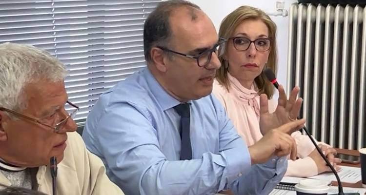 &laquo;&Upsilon;&pi;&alpha;&sigma;&pi;&iota;&sigma;&tau;ή &tau;&eta;&sigmaf; &Delta;&eta;&mu;ά&rho;&chi;&omicron;&upsilon;&raquo; &chi;&alpha;&rho;&alpha;&kappa;&tau;&eta;&rho;ί&zeta;&epsilon;&iota; &tau;&omicron;&nu; &Pi;&rho;ό&epsilon;&delta;&rho;&omicron; &tau;&omicron;&upsilon; &Delta;&eta;&mu;&omicron;&tau;&iota;&kappa;&omicron;ύ &Sigma;&upsilon;&mu;&beta;&omicron;&upsilon;&lambda;ί&omicron;&upsilon; &Lambda;ή&mu;&nu;&omicron;&upsilon; &Tau;&rho;&iota;&alpha;&nu;&tau;ά&phi;&upsilon;&lambda;&lambda;&omicron; &Kappa;&alpha;&tau;ή &eta; &laquo;&Iota;&sigma;&chi;&upsilon;&rho;ή &Lambda;ή&mu;&nu;&omicron;&sigmaf;&raquo;