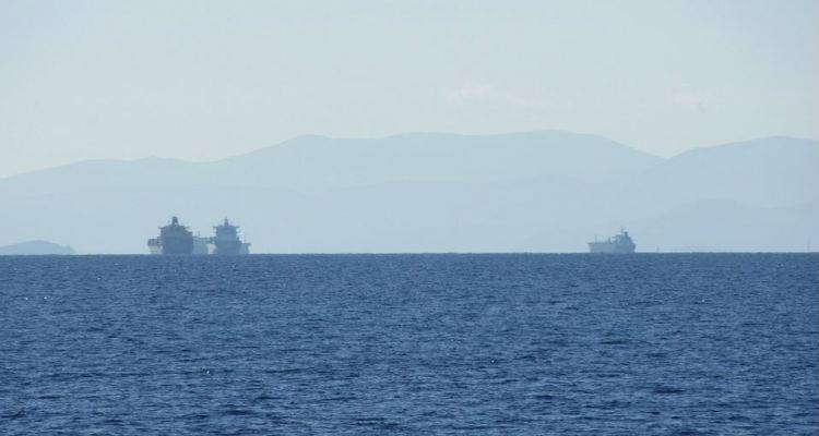 &Nu;&Omicron;&Tau;&Alpha;&Mu; &alpha;&pi;ό Ά&gamma;&kappa;&upsilon;&rho;&alpha; &epsilon;&nu;ό&psi;&epsilon;&iota; &laquo;&Pi;&alpha;&rho;&mu;&epsilon;&nu;ί&omega;&nu;&alpha;&raquo;