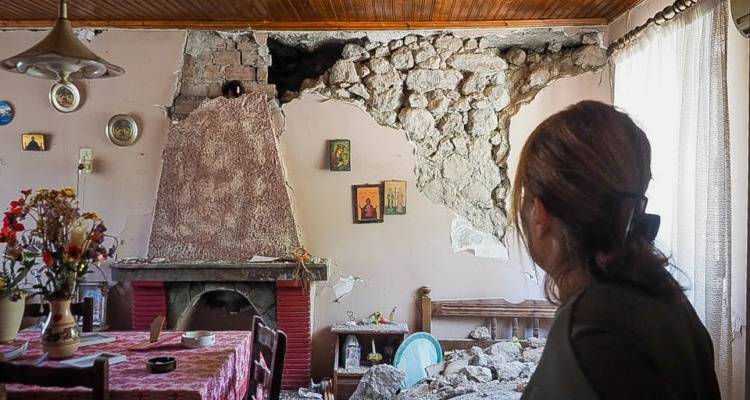 &Sigma;&epsilon;&iota;&sigma;&mu;&omicron;ί &sigma;&tau;&eta;&nu; &Epsilon;ύ&beta;&omicron;&iota;&alpha;: &laquo;&Pi;&alpha;&nu;&iota;&kappa;ό&sigmaf;, ό&lambda;&omicron;&iota; &pi;&epsilon;&tau;ά&chi;&tau;&eta;&kappa;&alpha;&nu; &sigma;&tau;&omicron;&upsilon;&sigmaf; &delta;&rho;ό&mu;&omicron;&upsilon;&sigmaf;&raquo;, &lambda;έ&epsilon;&iota; &kappa;ά&tau;&omicron;&iota;&kappa;&omicron;&sigmaf; | &Mu;&epsilon;&gamma;ά&lambda;&epsilon;&sigmaf; &zeta;&eta;&mu;&iota;έ&sigmaf; &sigma;&tau;&eta; &Delta;&alpha;&phi;&nu;&omicron;ύ&sigma;&alpha;, &kappa;&alpha;&tau;έ&rho;&rho;&epsilon;&upsilon;&sigma;&alpha;&nu; &tau;&omicron;ί&chi;&omicron;&iota;