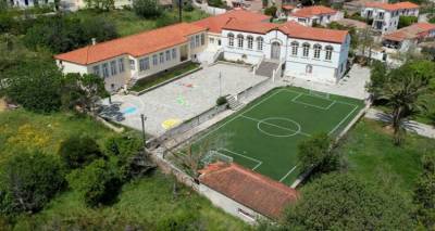 &Sigma;&tau;&eta; &Beta;&omicron;&upsilon;&lambda;ή &tau;&alpha; &lambda;&epsilon;&iota;&tau;&omicron;&upsilon;&rho;&gamma;&iota;&kappa;ά &kappa;&epsilon;&nu;ά &tau;&omega;&nu; &sigma;&chi;&omicron;&lambda;&epsilon;ί&omega;&nu; &tau;&eta;&sigmaf; &Lambda;ή&mu;&nu;&omicron;&upsilon; &alpha;&pi;ό &tau;&omicron; &Kappa;&Kappa;&Epsilon;