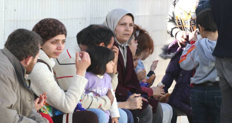 &Epsilon;&Lambda;&Mu;&Epsilon; &Lambda;ή&mu;&nu;&omicron;&upsilon; &sigma;&epsilon; &Delta;&Alpha;&Kappa;&Epsilon; &Lambda;έ&sigma;&beta;&omicron;&upsilon;: &Lambda;&alpha;&theta;&rho;&alpha;ί&epsilon;&sigmaf; &epsilon;ί&nu;&alpha;&iota; &omicron;&iota; &iota;&delta;έ&epsilon;&sigmaf; &pi;&omicron;&upsilon; &pi;&rho;&omicron;&omega;&theta;&omicron;ύ&nu; &tau;&omicron; &mu;ί&sigma;&omicron;&sigmaf; &kappa;&alpha;&iota; &tau;&omicron;&nu; &rho;&alpha;&tau;&sigma;&iota;&sigma;&mu;ό