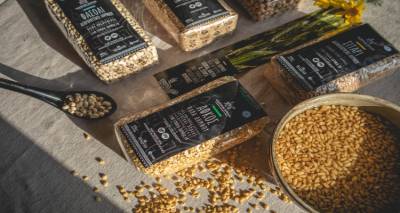 Ό&sigma;&pi;&rho;&iota;&alpha;, ά&lambda;&epsilon;&upsilon;&rho;&alpha; &amp; &sigma;&iota;&tau;&eta;&rho;ά &tau;&eta;&sigmaf; &Lambda;ή&mu;&nu;&omicron;&upsilon; &sigma;&tau;&omicron; &tau;&rho;&alpha;&pi;έ&zeta;&iota; &sigma;&alpha;&sigmaf; &alpha;&pi;ό &tau;&eta; Salamousas Agrifood!