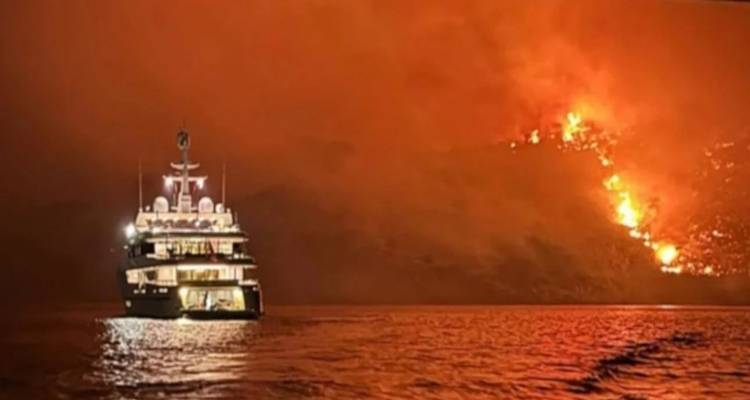 Ανατροπή για τη φωτιά στην Ύδρα: Ο καπετάνιος ανέλαβε την ευθύνη για τη ρίψη των πυροτεχνημάτων