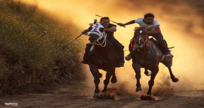 &laquo;&Mu;&epsilon; &tau;&alpha; &mu;ά&tau;&iota;&alpha; &sigma;&tau;&omicron;&nu; &omicron;&upsilon;&rho;&alpha;&nu;ό&raquo; &pi;&rho;&alpha;&gamma;&mu;&alpha;&tau;&omicron;&pi;&omicron;&iota;ή&theta;&eta;&kappa;&alpha;&nu; &omicron;&iota; &iota;&pi;&pi;&omicron;&delta;&rho;&omicron;&mu;ί&epsilon;&sigmaf; &sigma;&tau;&omicron; &kappa;&tau;ή&mu;&alpha; &Pi;&alpha;&lambda;&iota;ά&sigmaf; &Mu;&eta;&tau;&rho;ό&pi;&omicron;&lambda;&eta;&sigmaf; (photos)