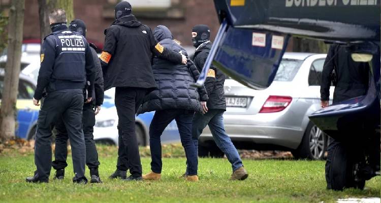 &Sigma;&chi;&epsilon;&delta;ί&alpha;&zeta;&alpha;&nu; &epsilon;&kappa;&tau;έ&lambda;&epsilon;&sigma;&eta; &tau;&omicron;&upsilon; &Sigma;&omicron;&lambda;&tau;&sigmaf;! &Alpha;&pi;&omicron;&kappa;&alpha;&lambda;ύ&psi;&epsilon;&iota;&sigmaf;-&sigma;&omicron;&kappa; &gamma;&iota;&alpha; &tau;&omicron;&upsilon;&sigmaf; &epsilon;&pi;ί&delta;&omicron;&xi;&omicron;&upsilon;&sigmaf; &pi;&rho;&alpha;&xi;&iota;&kappa;&omicron;&pi;&eta;&mu;&alpha;&tau;ί&epsilon;&sigmaf; | &Epsilon;&rho;&epsilon;&upsilon;&nu;&omicron;ύ&nu; &sigma;&chi;έ&sigma;&epsilon;&iota;&sigmaf; &mu;&epsilon; &tau;&eta;&nu; Qanon