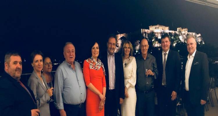 &Epsilon;&nu;ί&sigma;&chi;&upsilon;&sigma;&eta; &tau;&eta;&sigmaf; &epsilon;&lambda;&lambda;&eta;&nu;&omicron;&omicron;&upsilon;&kappa;&rho;&alpha;&nu;&iota;&kappa;ή&sigmaf; &phi;&iota;&lambda;ί&alpha;&sigmaf; &mu;&epsilon; &tau;&eta; &sigma;&upsilon;&mu;&beta;&omicron;&lambda;ή &tau;&omicron;&upsilon; &Iota;&delta;&rho;ύ&mu;&alpha;&tau;&omicron;&sigmaf; &Mu;&pi;&omicron;ύ&mu;&pi;&omicron;&upsilon;&rho;&alpha;