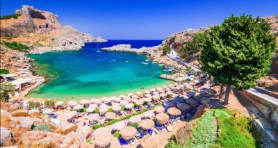 &Tau;&alpha; &beta;&rho;&epsilon;&tau;&alpha;&nu;&iota;&kappa;ά &Mu;&Mu;&Epsilon; &sigma;&chi;&omicron;&lambda;&iota;ά&zeta;&omicron;&upsilon;&nu; &tau;&omicron; &laquo;Rodos Week&raquo; -&Eta; &Epsilon;&lambda;&lambda;ά&delta;&alpha; &pi;&rho;ώ&tau;&eta; &chi;ώ&rho;&alpha; &pi;&omicron;&upsilon; &pi;&rho;&omicron;&sigma;&phi;έ&rho;&epsilon;&iota; &delta;&omega;&rho;&epsilon;ά&nu; &delta;&iota;&alpha;&kappa;&omicron;&pi;έ&sigmaf; &sigma;&epsilon; &xi;έ&nu;&omicron;&upsilon;&sigmaf;