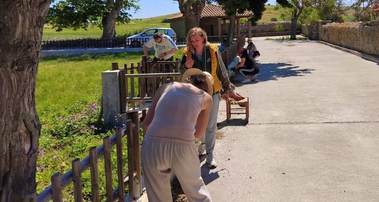 Στα Λύχνα “σήκωσαν” μανίκια και φρόντισαν δημόσιους χώρους