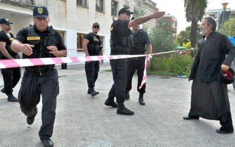 Αλβανοί εμπόδισαν ξανά τη Λειτουργία στο ναό της Πρεμετής
