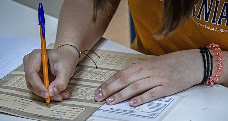 Πανελλαδικές εξετάσεις: Για το βιβλίο, τη γραφή και τον ελεύθερο χρόνο τα θέματα σε Γλώσσα και Έκθεση