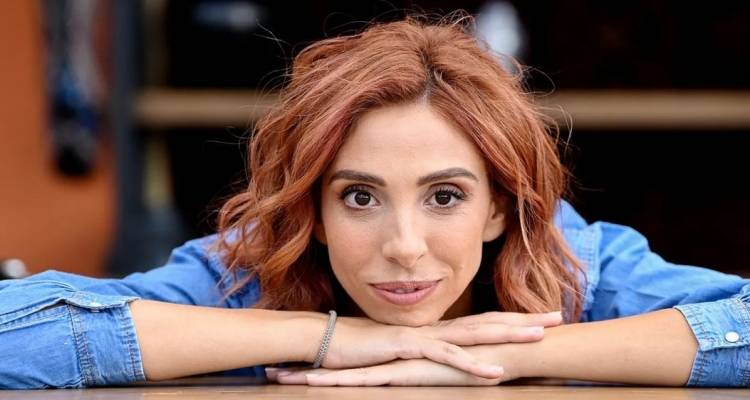 Ό&tau;&alpha;&nu; &eta; &laquo;5 Minute Mum&raquo; Έ&lambda;&epsilon;&nu;&alpha; &Chi;&alpha;&rho;&alpha;&lambda;&alpha;&mu;&pi;&omicron;ύ&delta;&eta; &laquo;&tau;&alpha;&xi;&iota;&delta;&epsilon;ύ&epsilon;&iota;&raquo; &sigma;&tau;&omicron;&nu; Ά&gamma;&iota;&omicron; &Epsilon;&upsilon;&sigma;&tau;&rho;ά&tau;&iota;&omicron; &mu;έ&sigma;&alpha; &alpha;&pi;ό έ&nu;&alpha; viral &beta;ί&nu;&tau;&epsilon;&omicron;