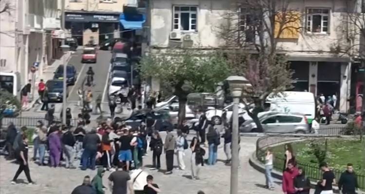 Κέρκυρα: Ερωτικό το κίνητρο πίσω από τα μαχαιρώματα - Βίντεο από τη στιγμή της συμπλοκής των μαθητών