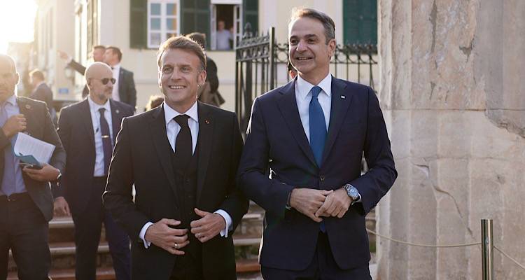 &laquo;&Epsilon;&lambda;&lambda;ά&sigmaf;-&Gamma;&alpha;&lambda;&lambda;ί&alpha;-&Sigma;&upsilon;&mu;&mu;&alpha;&chi;ί&alpha;&raquo;: &Mu;&alpha;&kappa;&rho;ό&nu; &kappa;&alpha;&iota; &Mu;&eta;&tau;&sigma;&omicron;&tau;ά&kappa;&eta;&sigmaf; &sigma;&phi;&rho;&alpha;&gamma;ί&zeta;&omicron;&upsilon;&nu; &tau;&eta; &sigma;&tau;&rho;&alpha;&tau;&eta;&gamma;&iota;&kappa;ή &sigma;&upsilon;&nu;&epsilon;&rho;&gamma;&alpha;&sigma;ί&alpha; &tau;&omega;&nu; &delta;ύ&omicron; &chi;&omega;&rho;ώ&nu;