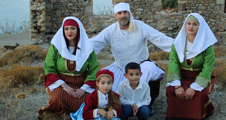 &Kappa;&omicron;&pi;ή &beta;&alpha;&sigma;&iota;&lambda;ό&pi;&iota;&tau;&alpha;&sigmaf; &kappa;&alpha;&iota; &pi;&rho;ό&sigma;&kappa;&lambda;&eta;&sigma;&eta; &gamma;&iota;&alpha; &gamma;&iota;&omicron;&rho;&tau;ή &alpha;&pi;ό &tau;&omicron;&nu; &Sigma;ύ&lambda;&lambda;&omicron;&gamma;&omicron; &Alpha;&nu;&delta;&rho;&omega;&nu;ί&omicron;&upsilon;