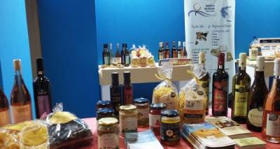 &Pi;&rho;&omicron;ϊό&nu;&tau;&alpha; &tau;&eta;&sigmaf; &Lambda;ή&mu;&nu;&omicron;&upsilon; &sigma;&tau;&eta; Expotrof | &Pi;&omega;&sigmaf; &pi;&alpha;&rho;&omicron;&upsilon;&sigma;&iota;ά&sigma;&tau;&eta;&kappa;&alpha;&nu; &alpha;&pi;ό &tau;&eta;&nu; &Pi;&epsilon;&rho;&iota;&phi;έ&rho;&epsilon;&iota;&alpha;; (photos)