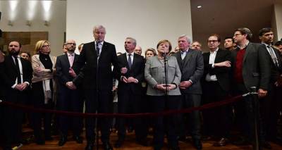 &Sigma;&epsilon; &alpha;&chi;&alpha;&rho;&tau;&omicron;&gamma;&rho;ά&phi;&eta;&tau;&alpha; &nu;&epsilon;&rho;ά &eta; &Gamma;&epsilon;&rho;&mu;&alpha;&nu;ί&alpha; | &Sigma;&tau;&omicron; &kappa;&epsilon;&nu;ό &omicron;&iota; &delta;&iota;&alpha;&pi;&rho;&alpha;&gamma;&mu;&alpha;&tau;&epsilon;ύ&sigma;&epsilon;&iota;&sigmaf; &gamma;&iota;&alpha; &tau;&eta;&nu; &laquo;&Tau;&zeta;&alpha;&mu;ά&iota;&kappa;&alpha;&raquo;