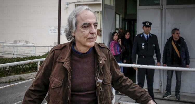 Συγγενείς θυμάτων τρομοκρατίας: Aντί να ζητάτε την υποχώρηση του κράτους, να ζητήσετε από το δολοφόνο να διακόψει την απεργία πείνας