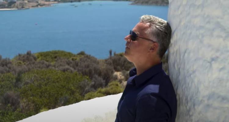 Στους Λειψούς έφτιαξαν βίντεο κλιπ με τις ομορφιές του νησιού | Τραγουδά ο δήμαρχος [βίντεο]