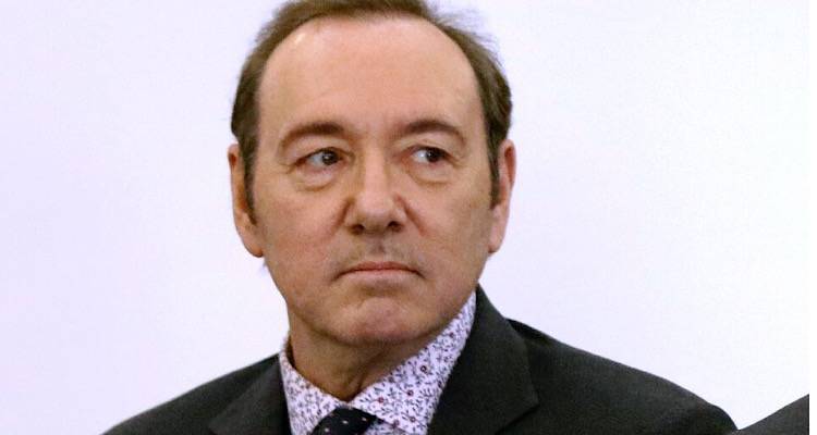 &Kappa;έ&beta;&iota;&nu; &Sigma;&pi;έ&iota;&sigma;&iota;: &Beta;&rho;ά&beta;&epsilon;&upsilon;&sigma;&eta; &sigma;&tau;&eta; &sigma;&kappa;&iota;ά &tau;&omega;&nu; &sigma;&kappa;&alpha;&nu;&delta;ά&lambda;&omega;&nu;