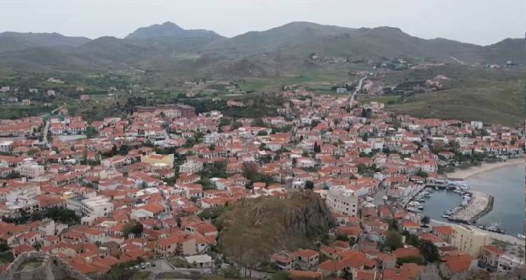 &Sigma;&tau;&alpha; ύ&psi;&eta; &omicron; &tau;&omicron;&upsilon;&rho;&iota;&sigma;&mu;ό&sigmaf; &tau;&omicron;&nu; &Alpha;ύ&gamma;&omicron;&upsilon;&sigma;&tau;&omicron; &sigma;&tau;&eta; &Lambda;ή&mu;&nu;&omicron;