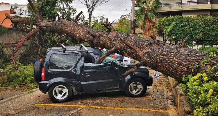 &Kappa;&alpha;&iota;&rho;ό&sigmaf;: &Eta; &kappa;&alpha;&kappa;&omicron;&kappa;&alpha;&iota;&rho;ί&alpha; &laquo;&chi;&tau;&upsilon;&pi;ά&epsilon;&iota;&raquo; &alpha;&pi;ό &tau;&alpha; &xi;&eta;&mu;&epsilon;&rho;ώ&mu;&alpha;&tau;&alpha; &tau;&eta;&nu; &Alpha;&tau;&tau;&iota;&kappa;ή - &Pi;&lambda;&eta;&mu;&mu;ύ&rho;&epsilon;&sigmaf; &sigma;&epsilon; &Kappa;έ&rho;&kappa;&upsilon;&rho;&alpha;, &Kappa;&epsilon;&phi;&alpha;&lambda;&omicron;&nu;&iota;ά