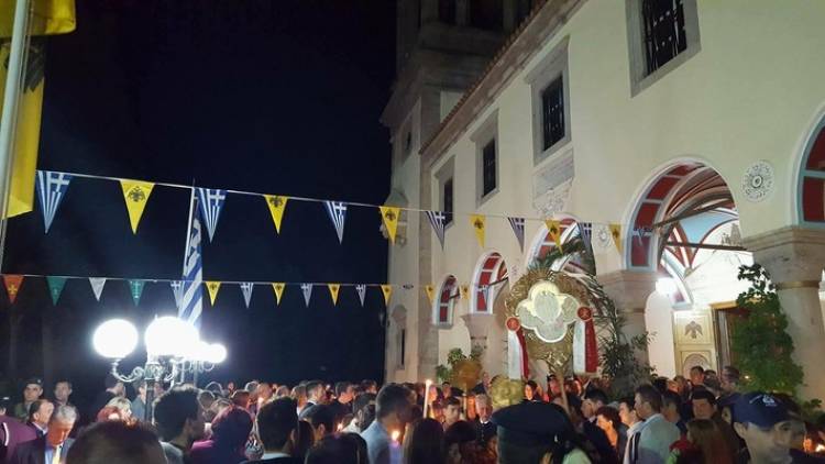 &Tau;&omicron; "&Chi;&rho;&iota;&sigma;&tau;ό&sigmaf; &Alpha;&nu;έ&sigma;&tau;&eta;" &sigma;&tau;&eta;&nu; &Alpha;&gamma;ί&alpha; &Tau;&rho;&iota;ά&delta;&alpha; &tau;&eta;&sigmaf; &Mu;ύ&rho;&iota;&nu;&alpha;&sigmaf; (Photo&sigmaf; + Video)