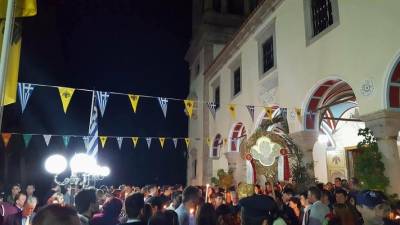 &Tau;&omicron; "&Chi;&rho;&iota;&sigma;&tau;ό&sigmaf; &Alpha;&nu;έ&sigma;&tau;&eta;" &sigma;&tau;&eta;&nu; &Alpha;&gamma;ί&alpha; &Tau;&rho;&iota;ά&delta;&alpha; &tau;&eta;&sigmaf; &Mu;ύ&rho;&iota;&nu;&alpha;&sigmaf; (Photo&sigmaf; + Video)