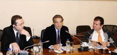 &Sigma;&upsilon;&nu;ά&nu;&tau;&eta;&sigma;&eta; &Sigma;&eta;&phi;&omicron;&upsilon;&nu;ά&kappa;&eta; &mu;&epsilon; &tau;&omicron;&nu; &Pi;&rho;έ&sigma;&beta;&eta; &tau;&eta;&sigmaf; &Gamma;&epsilon;&omega;&rho;&gamma;ί&alpha;&sigmaf; &sigma;&tau;&eta;&nu; &Epsilon;&lambda;&lambda;ά&delta;&alpha;