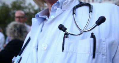 &Nu;&omicron;&sigma;&omicron;&kappa;&omicron;&mu;&epsilon;ί&omicron; &Lambda;ή&mu;&nu;&omicron;&upsilon;: &Nu;&alpha; &beta;&rho;&epsilon;&theta;&epsilon;ί &gamma;&rho;ή&gamma;&omicron;&rho;&alpha; &lambda;ύ&sigma;&eta;