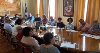 &Chi;&rho;. &Kappa;&alpha;&lambda;&omicron;&gamma;ή&rho;&omicron;&upsilon;: &laquo;&Nu;&eta;&sigma;&iota;&omega;&tau;&iota;&kappa;ή &pi;&omicron;&lambda;&iota;&tau;&iota;&kappa;ή, &alpha;&pi;ό &tau;&omicron;&upsilon;&sigmaf; &nu;&eta;&sigma;&iota;ώ&tau;&epsilon;&sigmaf;&raquo;